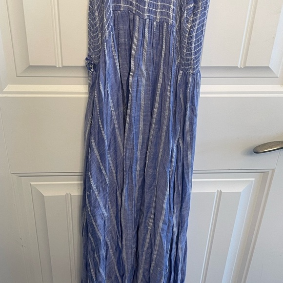 FREE PEOPLE RUFFLE MAXI DRESS. Denim blue and white! It’s adorable!!! S - Picture 7 of 7